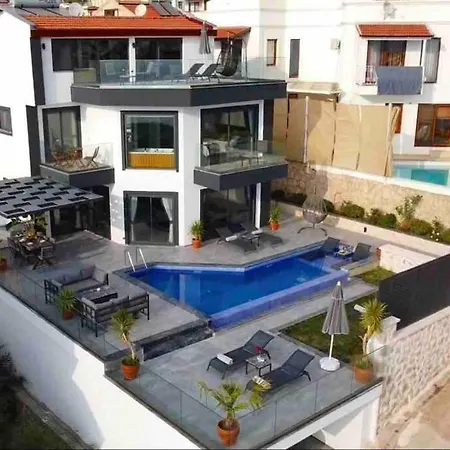 Centrally Located Luxury Villa: Alesta Villa