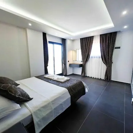 Centrally Located Luxury Villa: Alesta Villa *