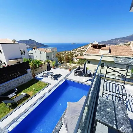 Centrally Located Luxury Villa: Alesta Villa