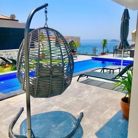 Centrally Located Luxury Villa: Alesta