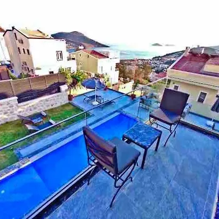 Centrally Located Luxury Villa: Alesta