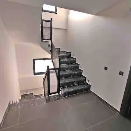 Centrally Located Luxury Villa: Alesta Villa