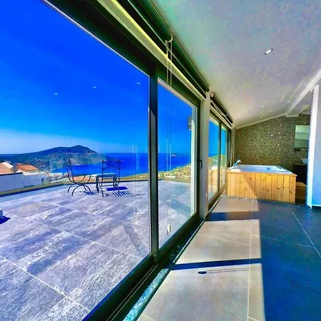Centrally Located Luxury Villa: Alesta *
